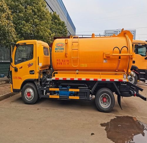 環(huán)衛(wèi)新力量 真空、多功能與清洗吸污車的全面解析